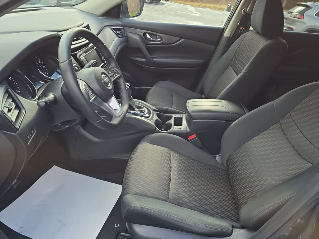 Used 2018 Nissan Rogue SV image 9