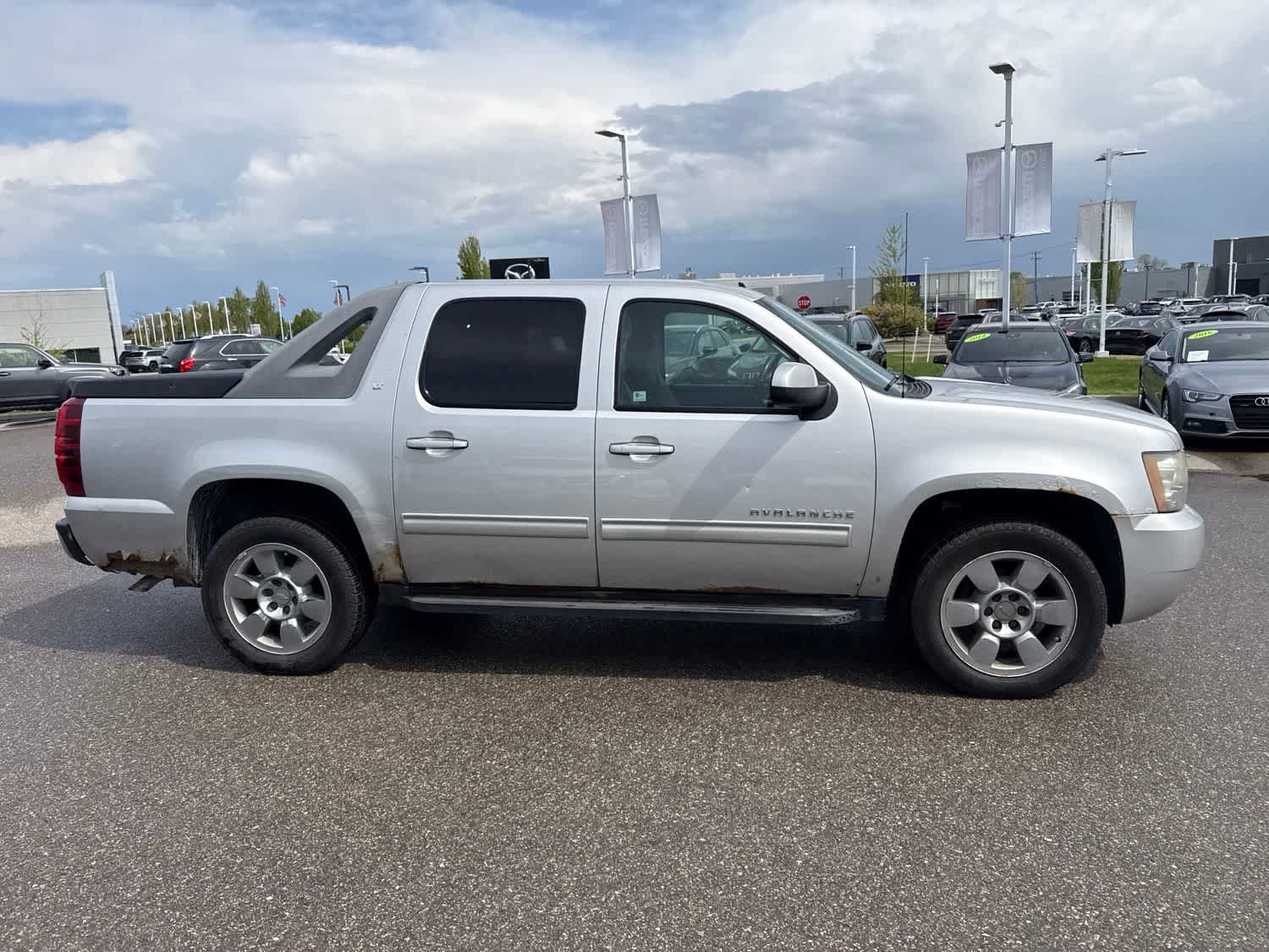 Used 2010 Chevrolet Avalanche LT AWD/4WD image 3