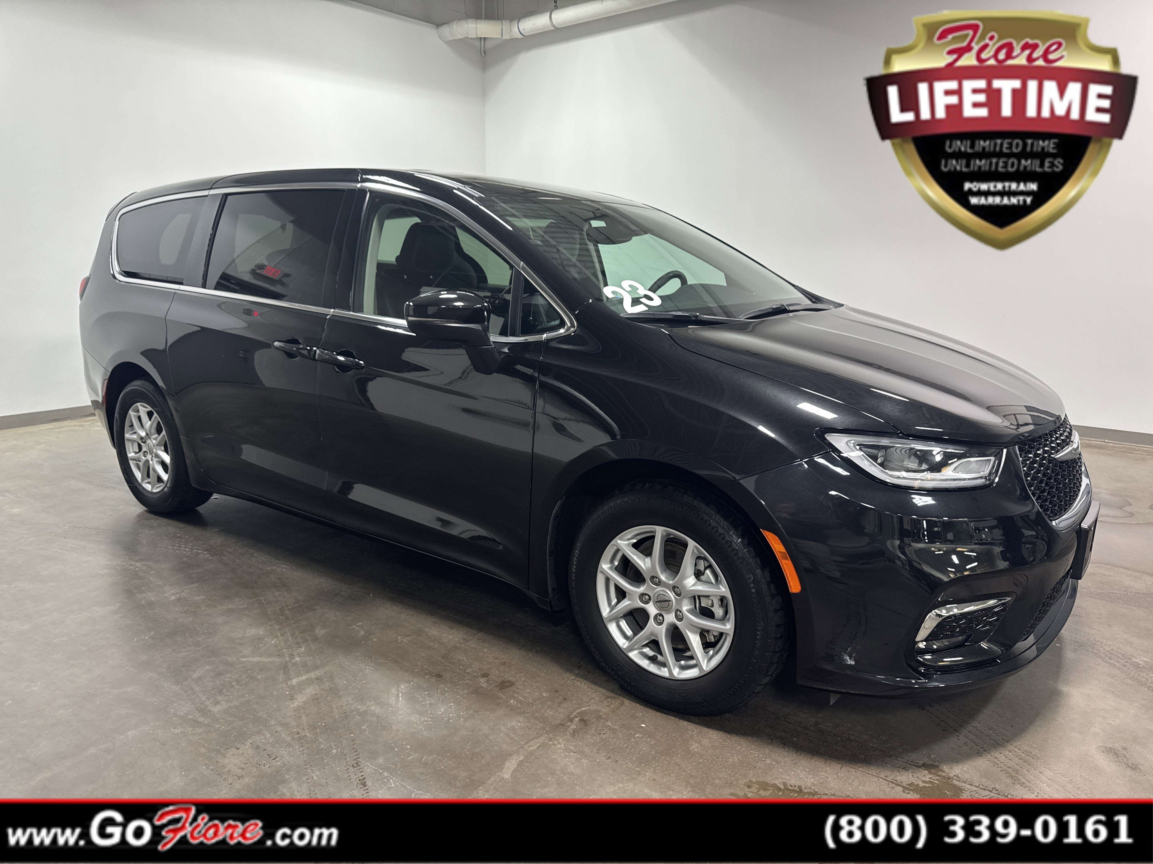 Used 2023 Chrysler Pacifica Touring-L FWD video 1