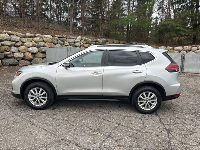 Used 2020 Nissan Rogue SV image 2