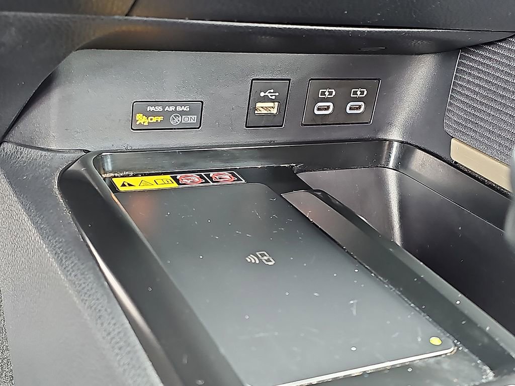 Used 2025 Toyota Camry SE image 24