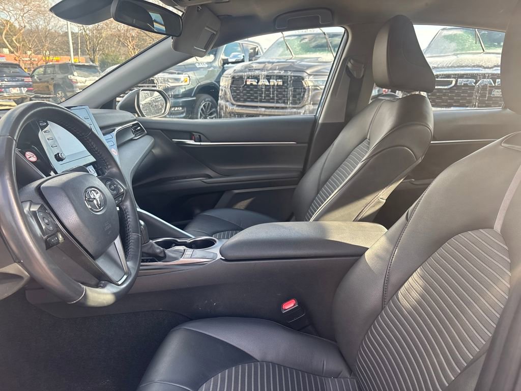Used 2024 Toyota Camry SE image 6