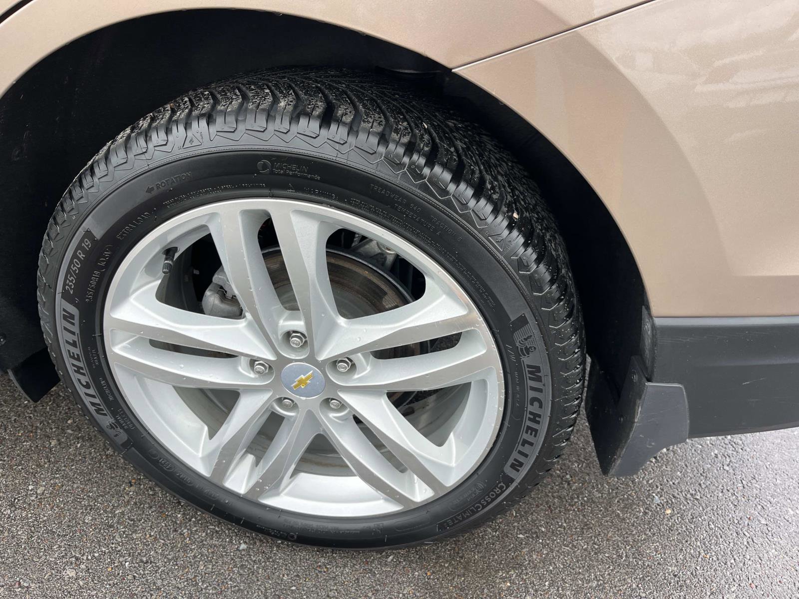 Used 2018 Chevrolet Equinox Premier AWD/4WD image 11