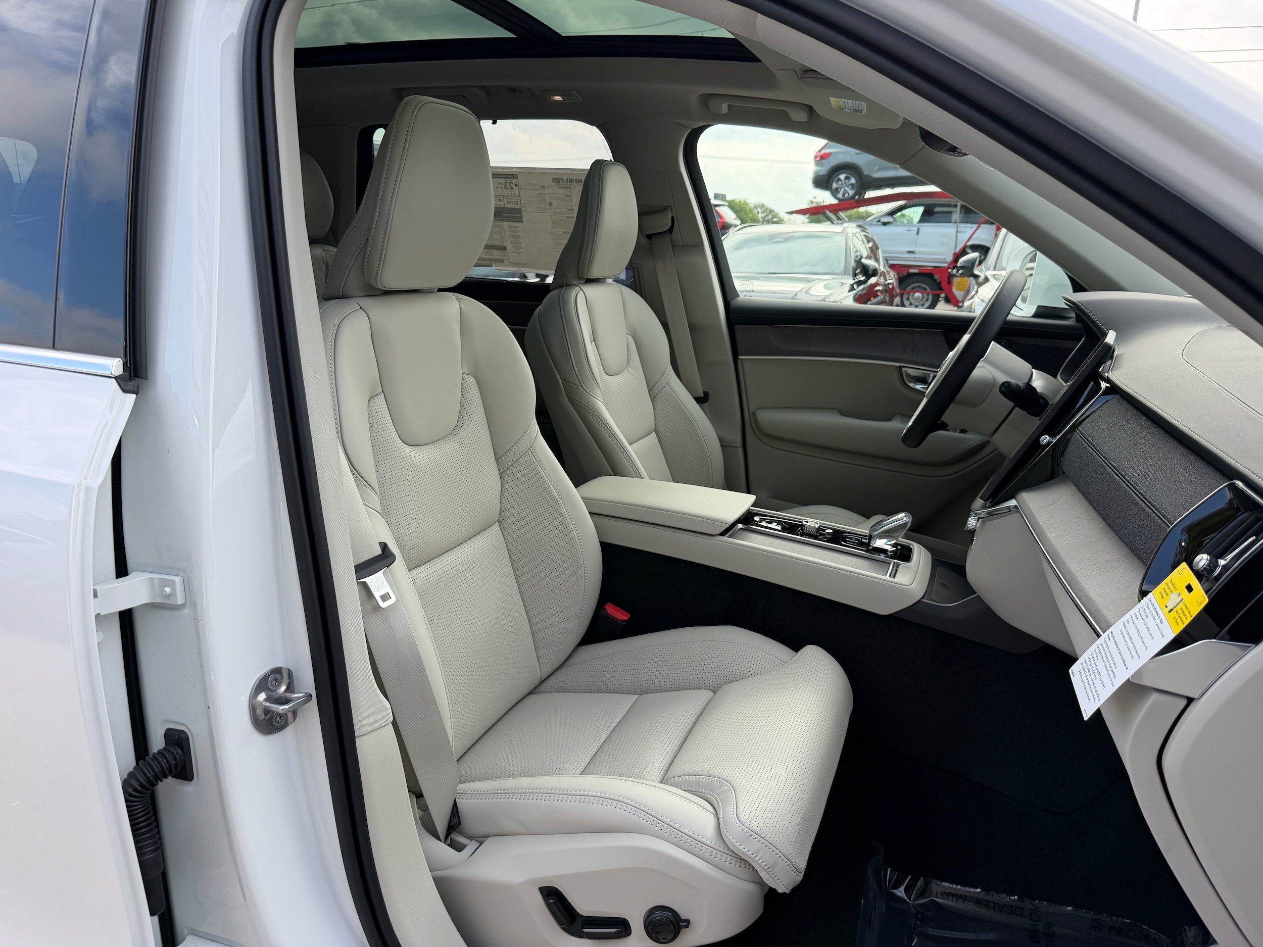 New 2026 Volvo XC90 B6 Ultra w/ Protection Package AWD/4WD image 8