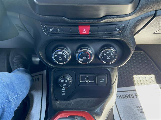 Used 2017 Jeep Renegade Trailhawk w/ Safety & Security Group image 17