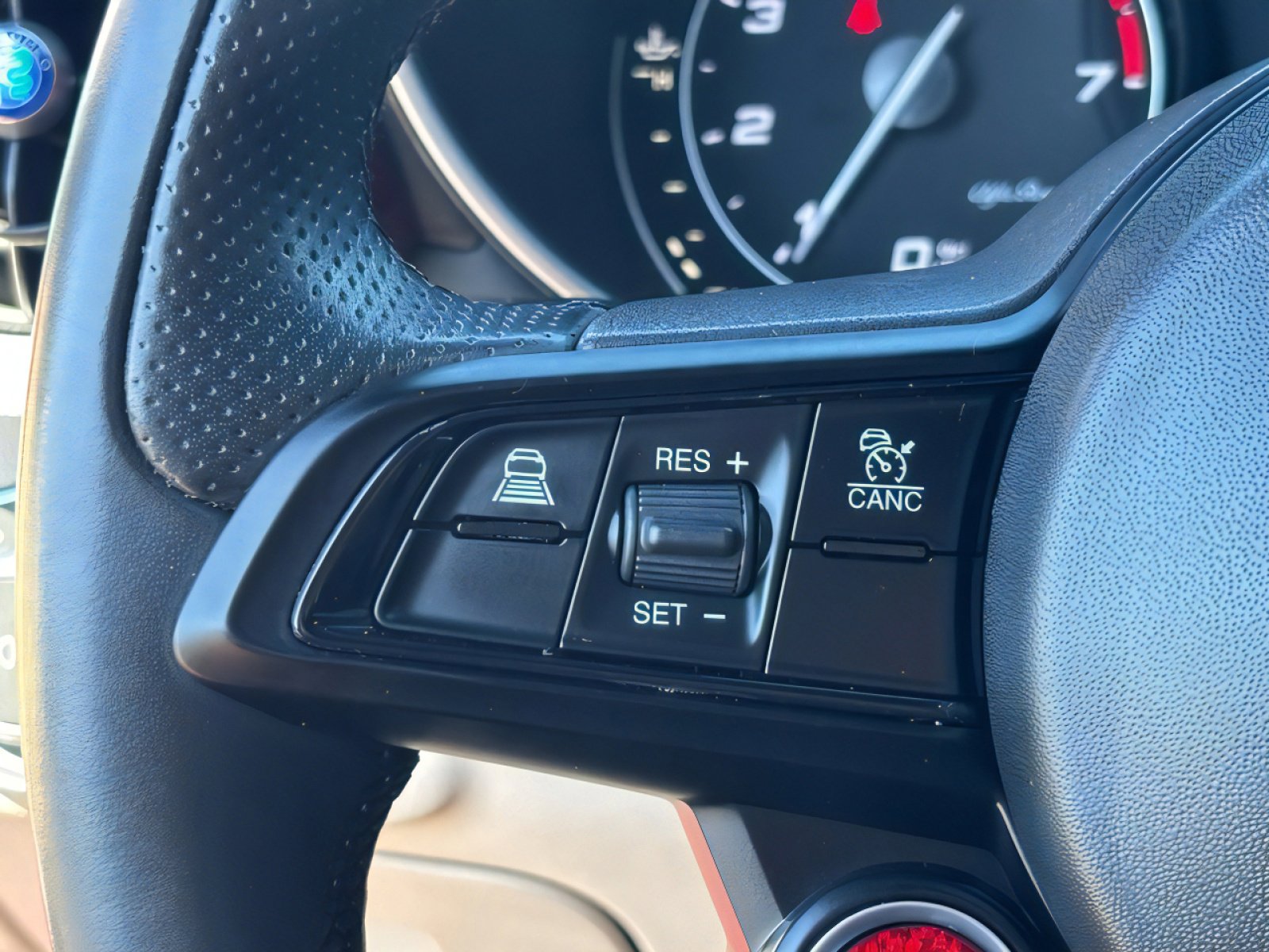 Used 2023 Alfa Romeo Giulia w/ Quick Order Package 22Z Lusso image 16