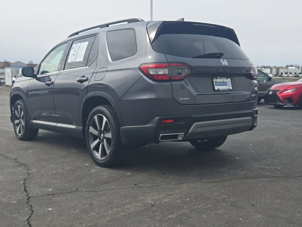 Used 2025 Honda Pilot Touring image 5