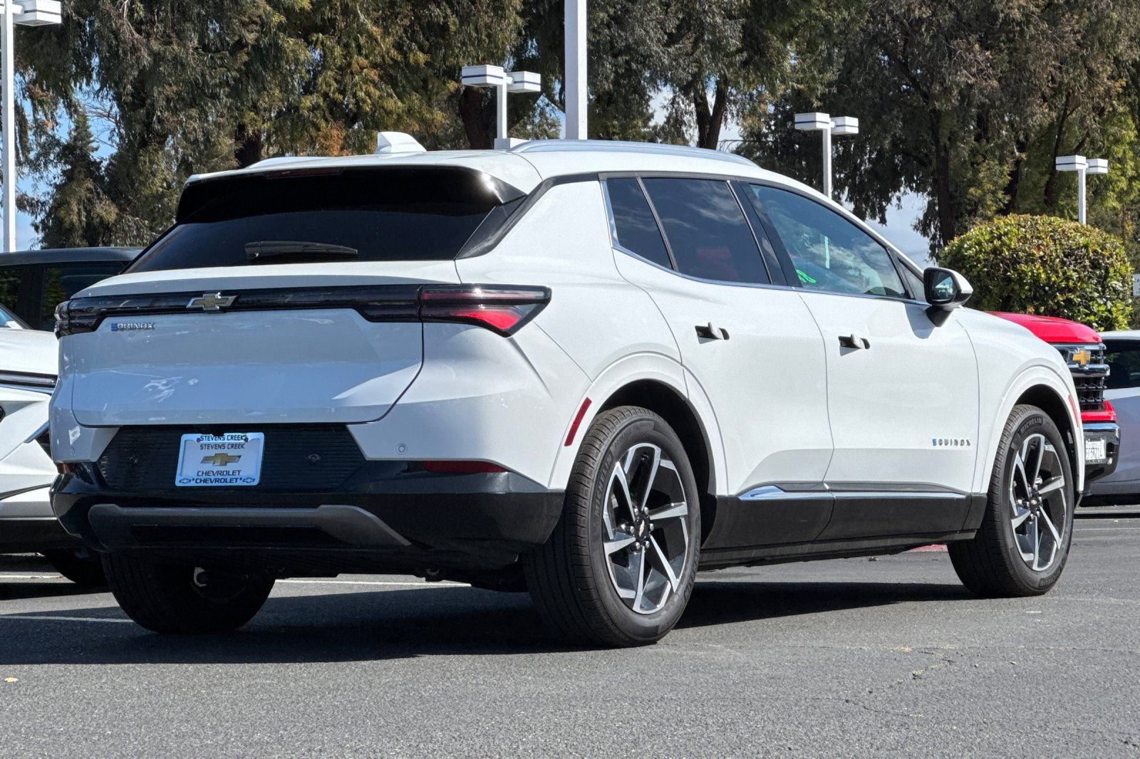 Used 2025 Chevrolet Equinox EV LT w/ Convenience Package image 5