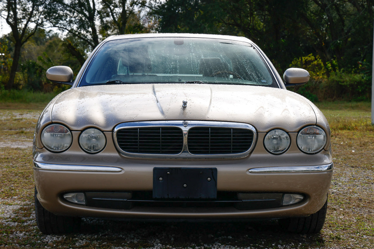 Used 2004 Jaguar XJ8 image 19