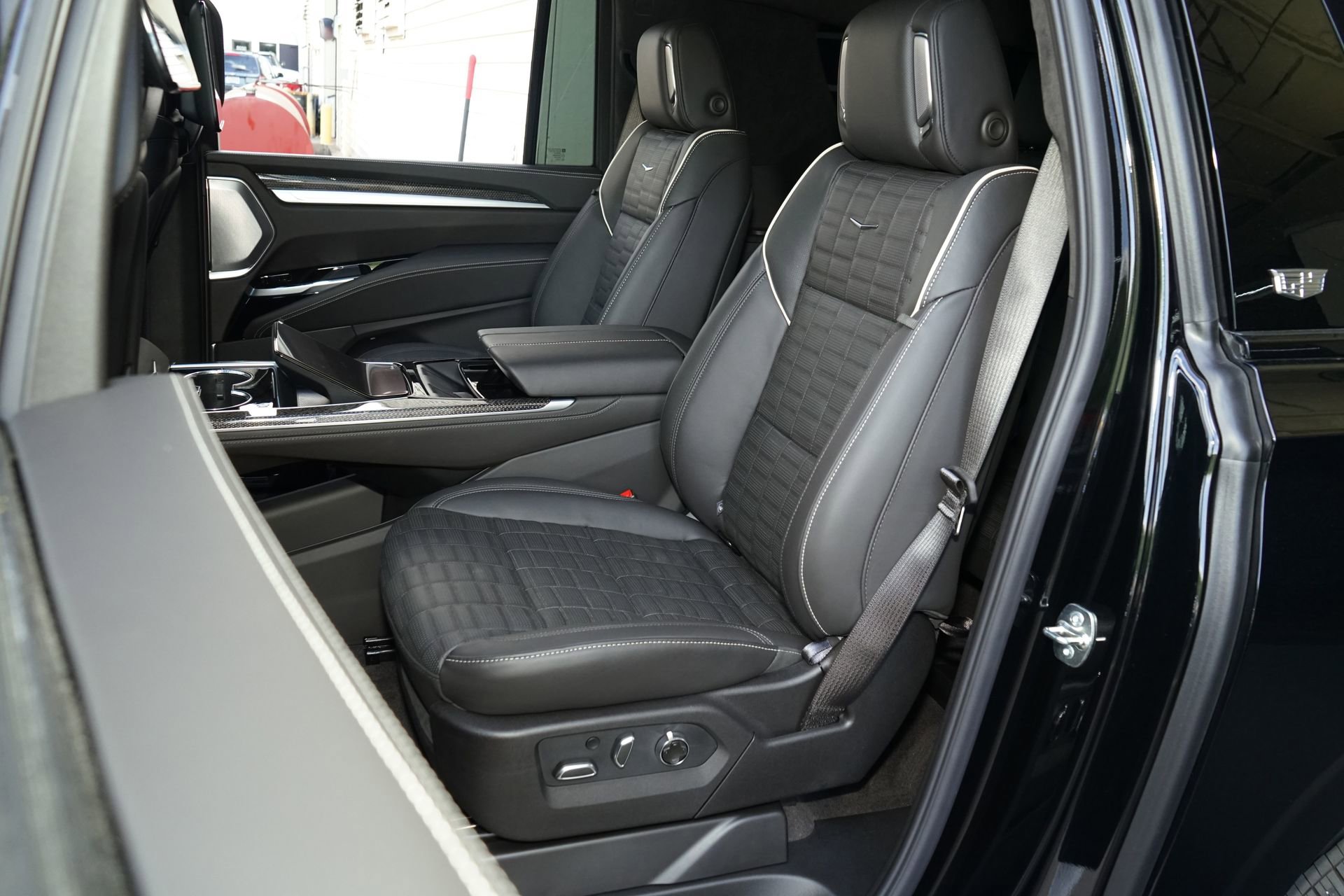 Used 2026 Cadillac Escalade ESV V image 26