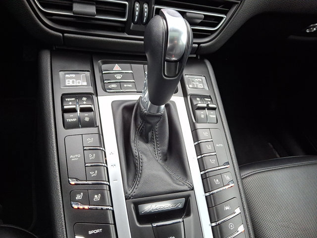 Used 2021 Porsche Macan image 16