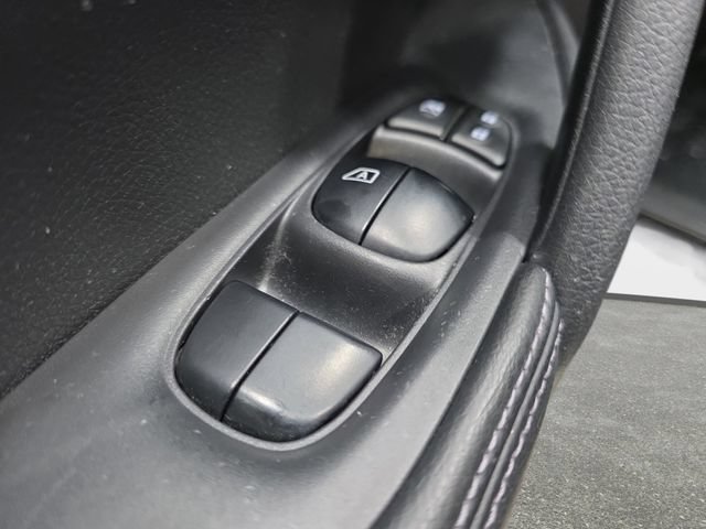 Used 2014 Nissan Rogue S AWD/4WD image 26