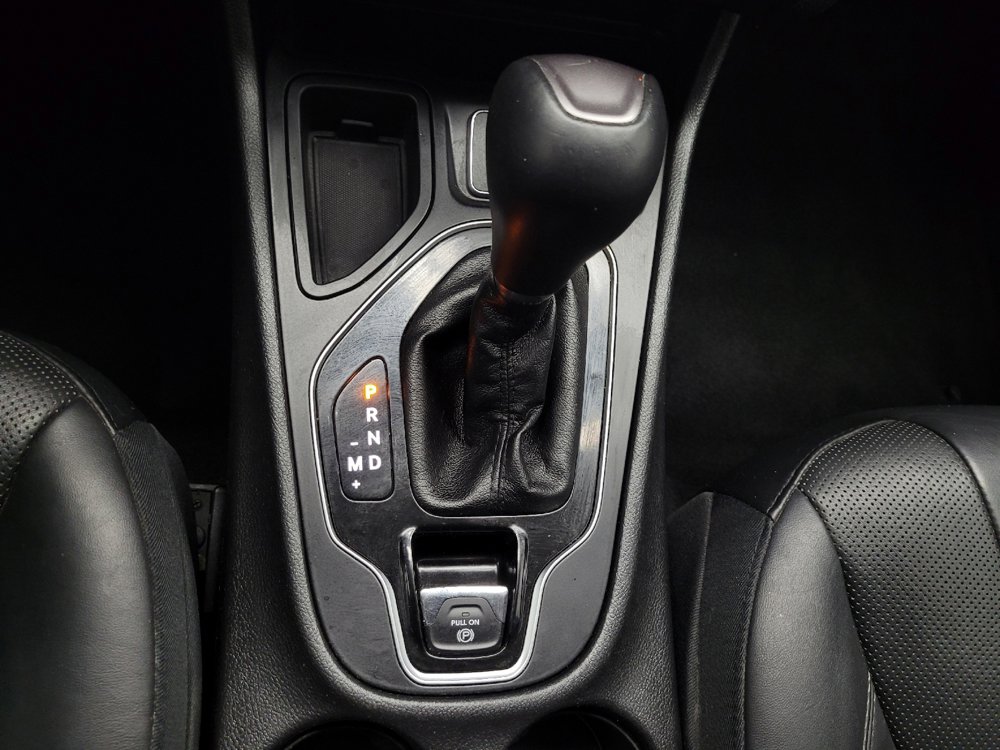 Used 2019 Jeep Cherokee Limited w/ Luxury Group FWD image 26