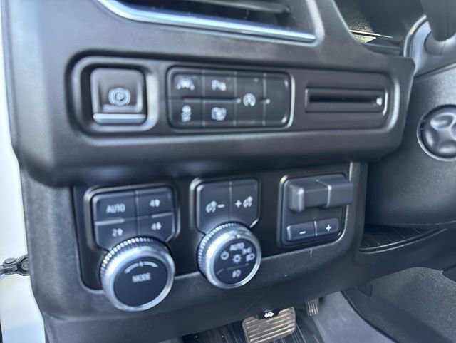 Used 2024 GMC Yukon XL SLT w/ SLT Luxury Package AWD/4WD image 11