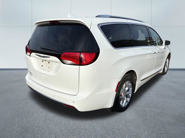 Used 2017 Chrysler Pacifica Touring-L Plus image 4