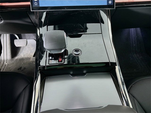 Used 2025 Land Rover Range Rover Sport SE image 18