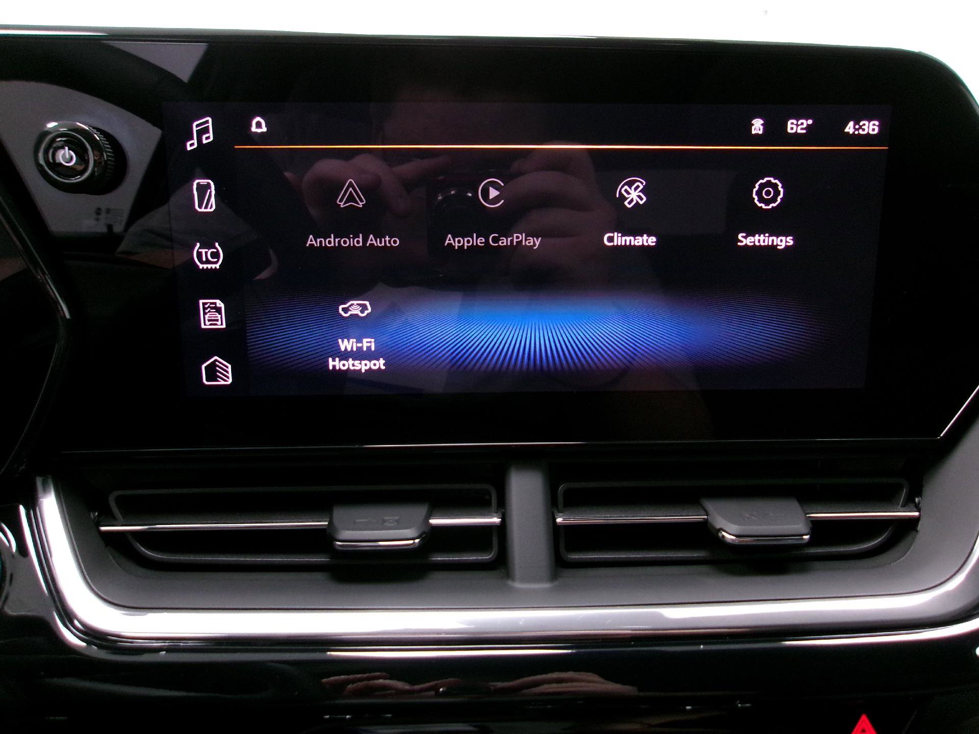 Certified 2024 Chevrolet Trax RS w/ Driver Confidence Package image 4