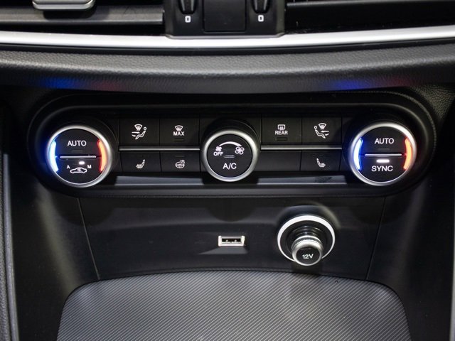 Used 2022 Alfa Romeo Stelvio Veloce image 18