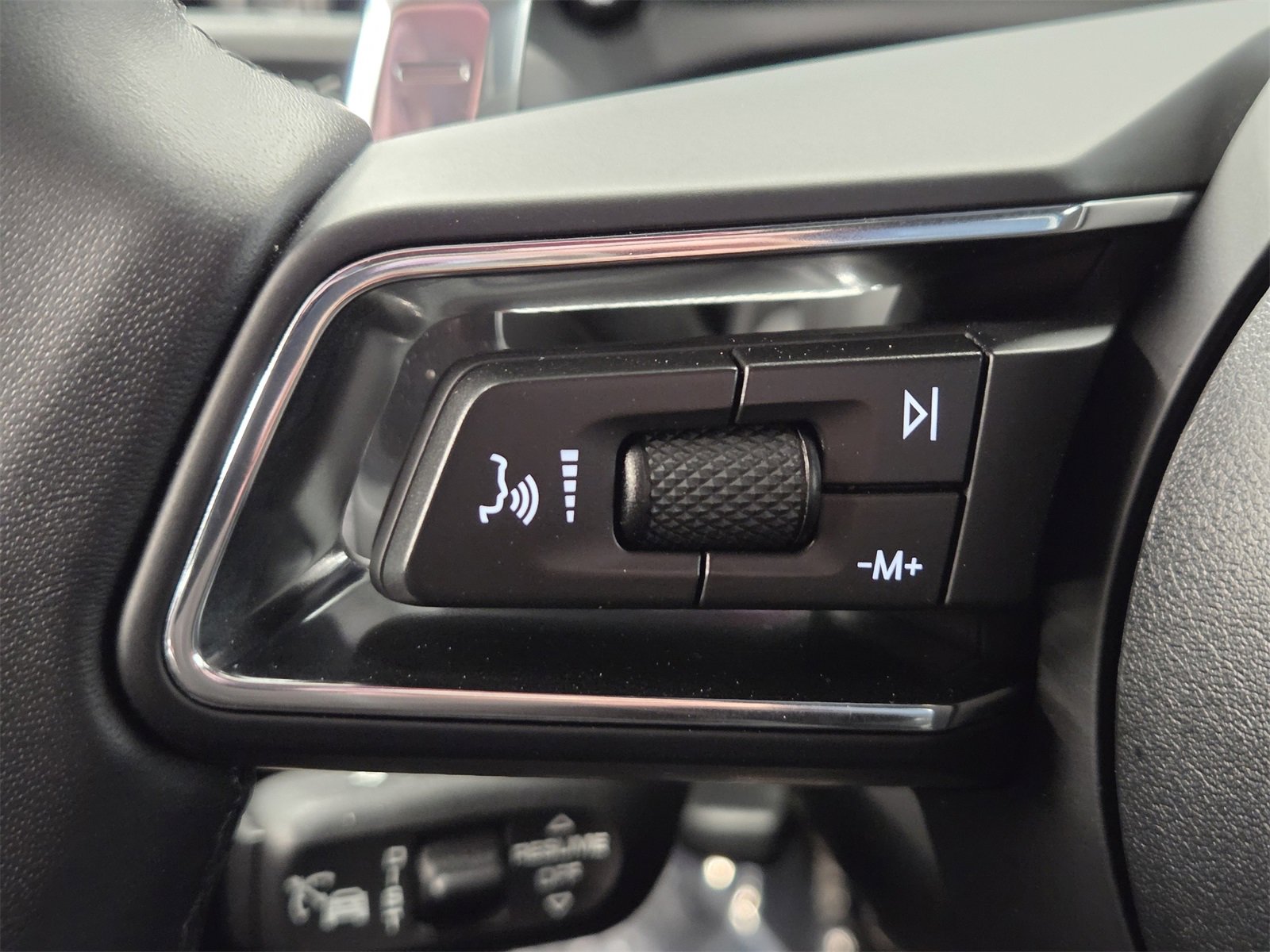 Certified 2026 Porsche Macan image 18