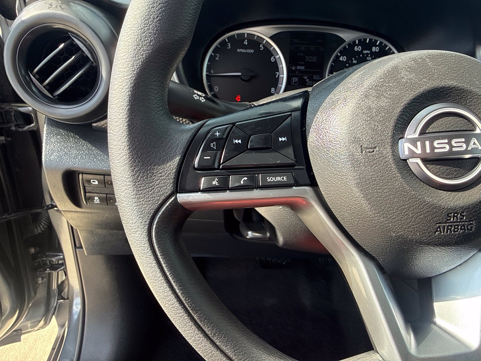 Used 2022 Nissan Kicks S FWD image 11