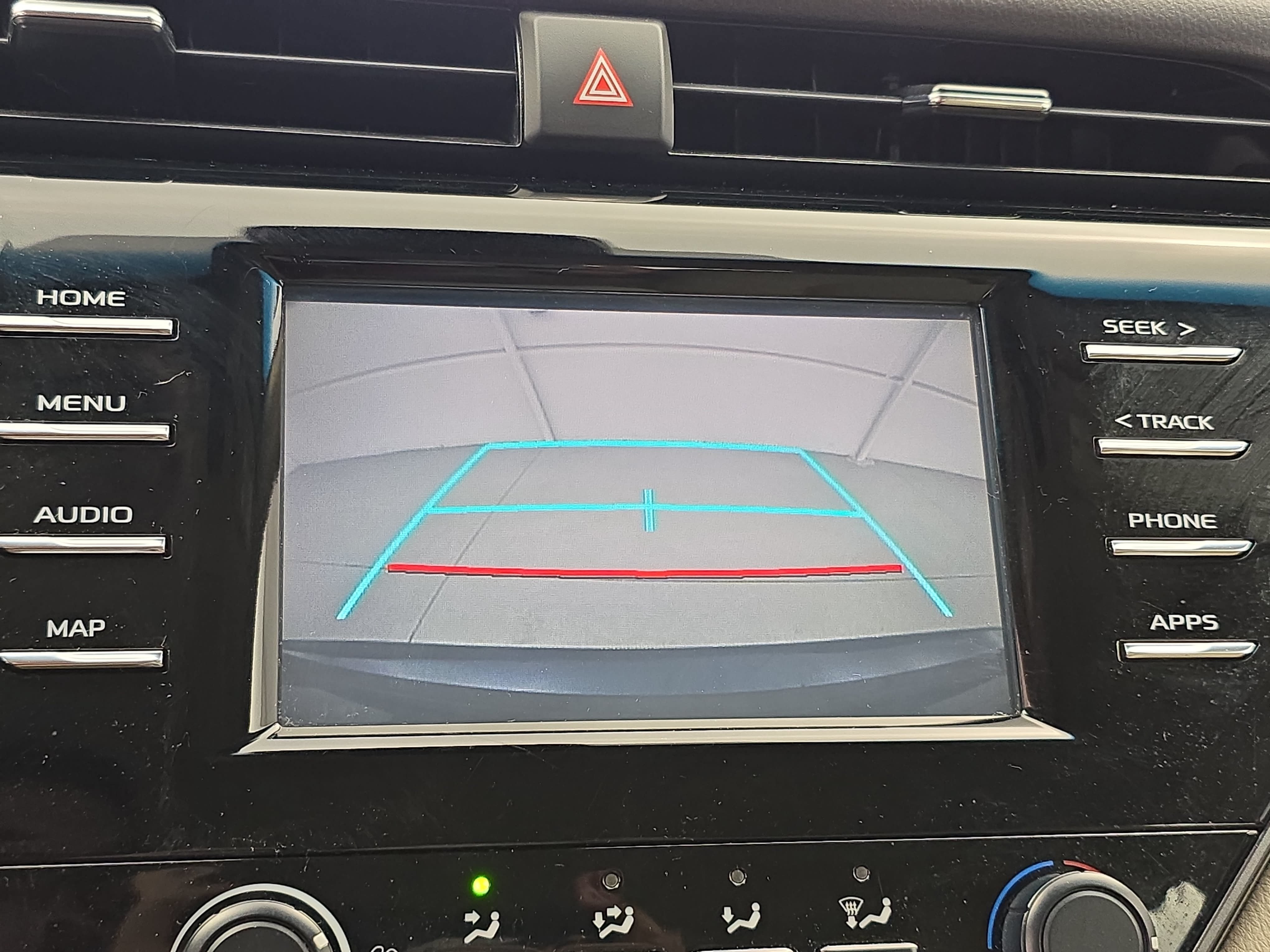 Used 2019 Toyota Camry LE FWD image 21