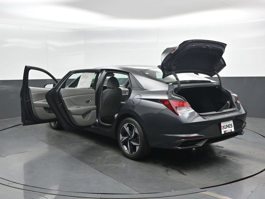 Used 2023 Hyundai Elantra SEL w/ Convenience Package FWD image 48