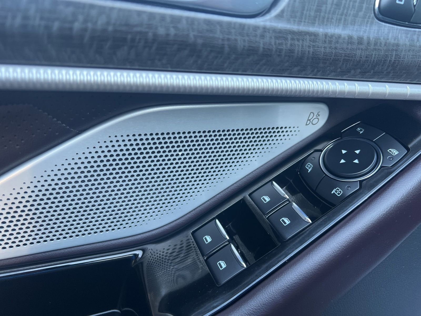 Used 2025 Ford Explorer Platinum w/ LUX Leather Package image 23