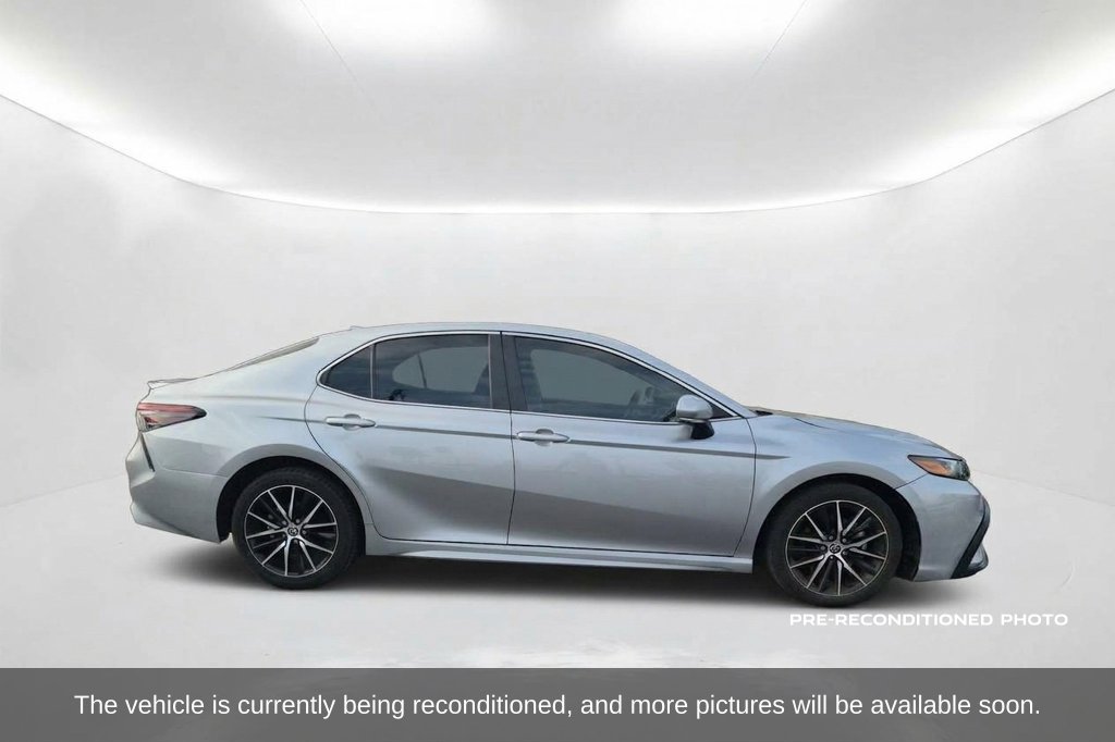 Used 2024 Toyota Camry SE FWD image 4