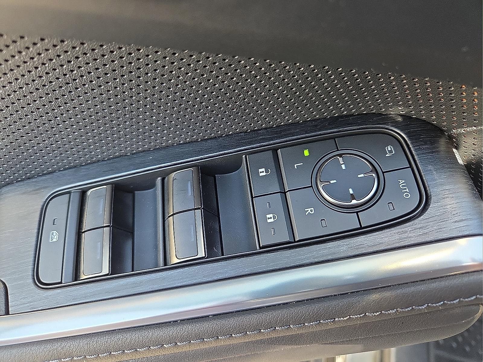 Used 2025 Lexus GX 550 w/ Accessory Package (2T) AWD/4WD image 15