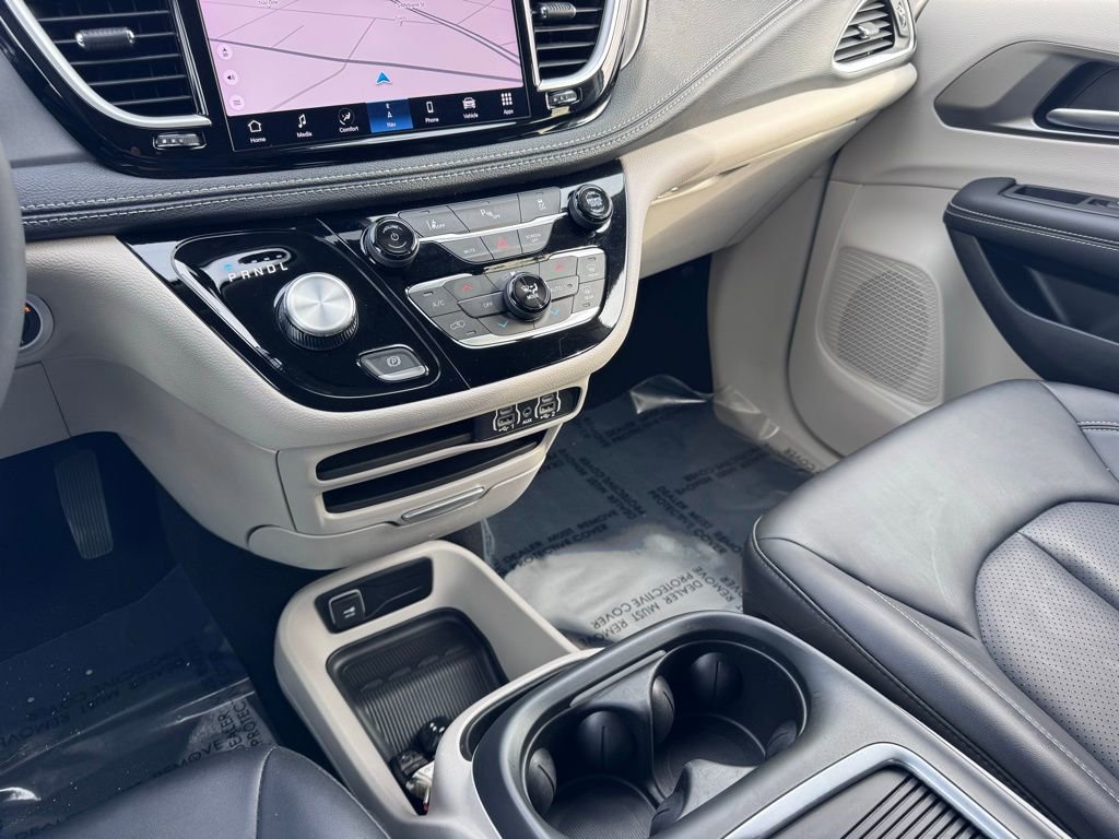 Used 2024 Chrysler Pacifica Select FWD image 35