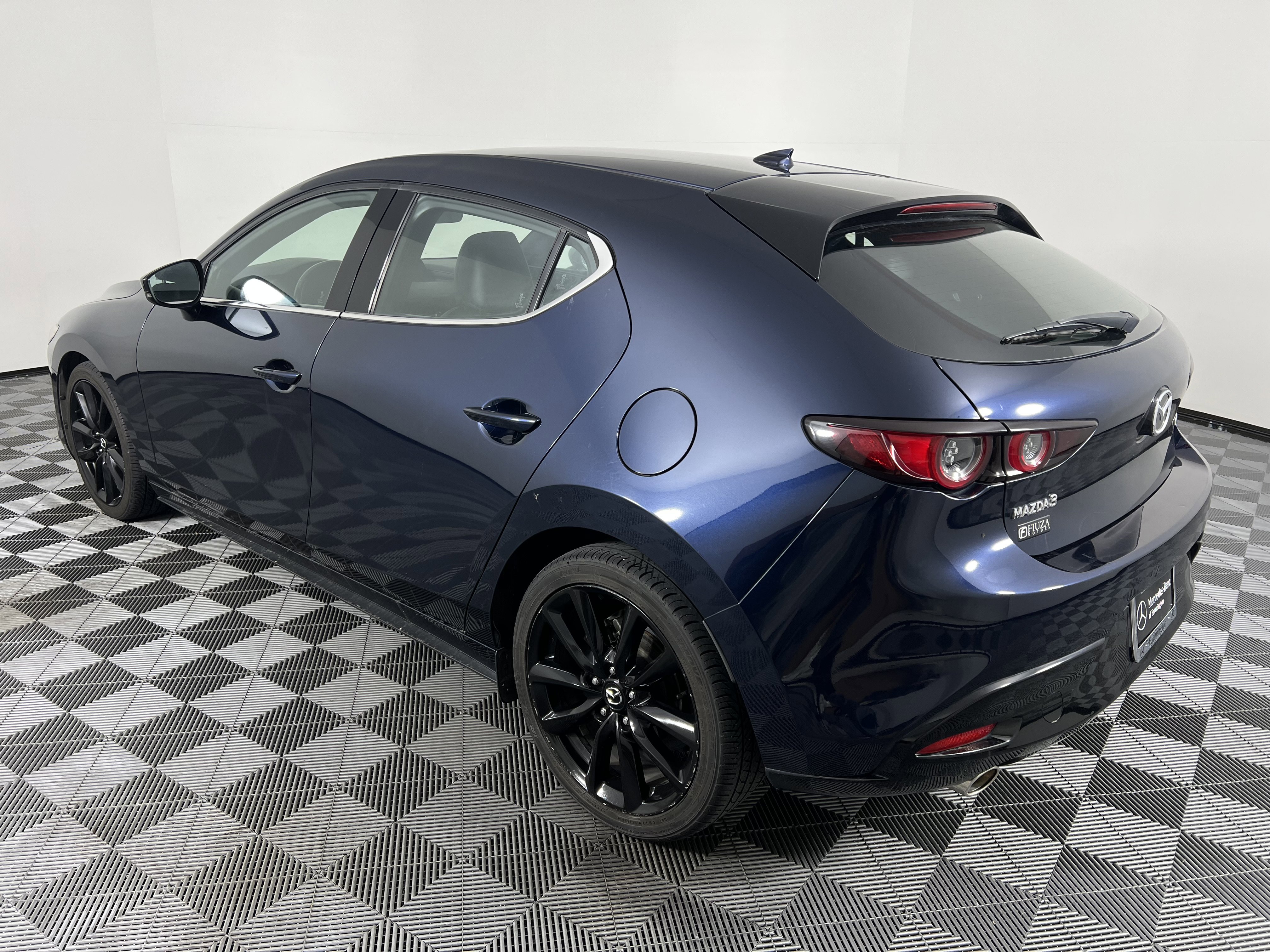 Used 2019 MAZDA MAZDA3 Hatchback w/ Premium Package image 9