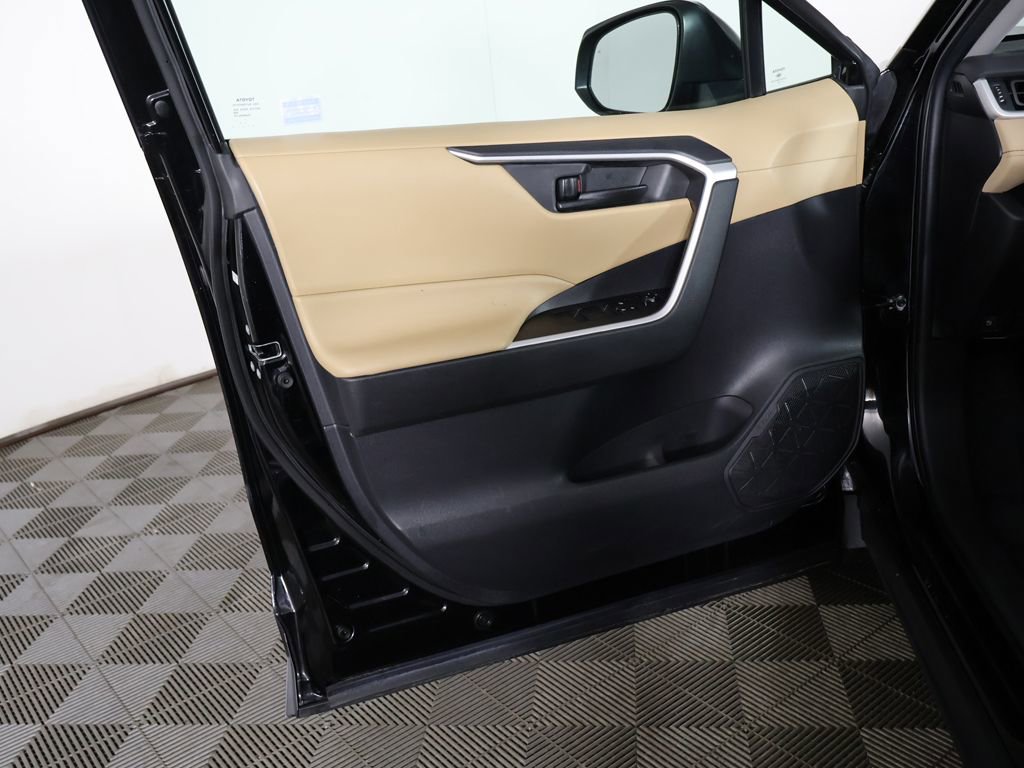 Used 2022 Toyota RAV4 LE AWD/4WD image 19