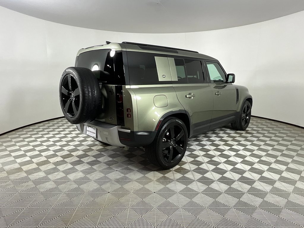 Used 2023 Land Rover Defender 110 SE image 4