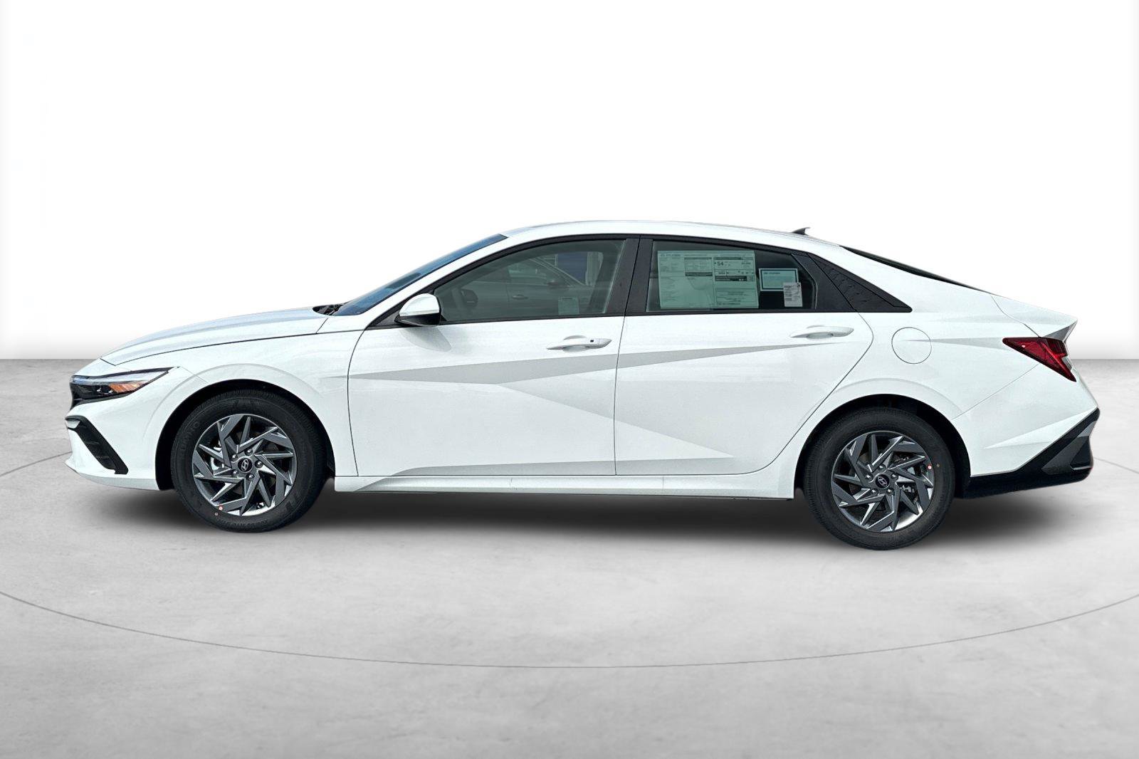 New 2026 Hyundai Elantra Hybrid FWD image 3