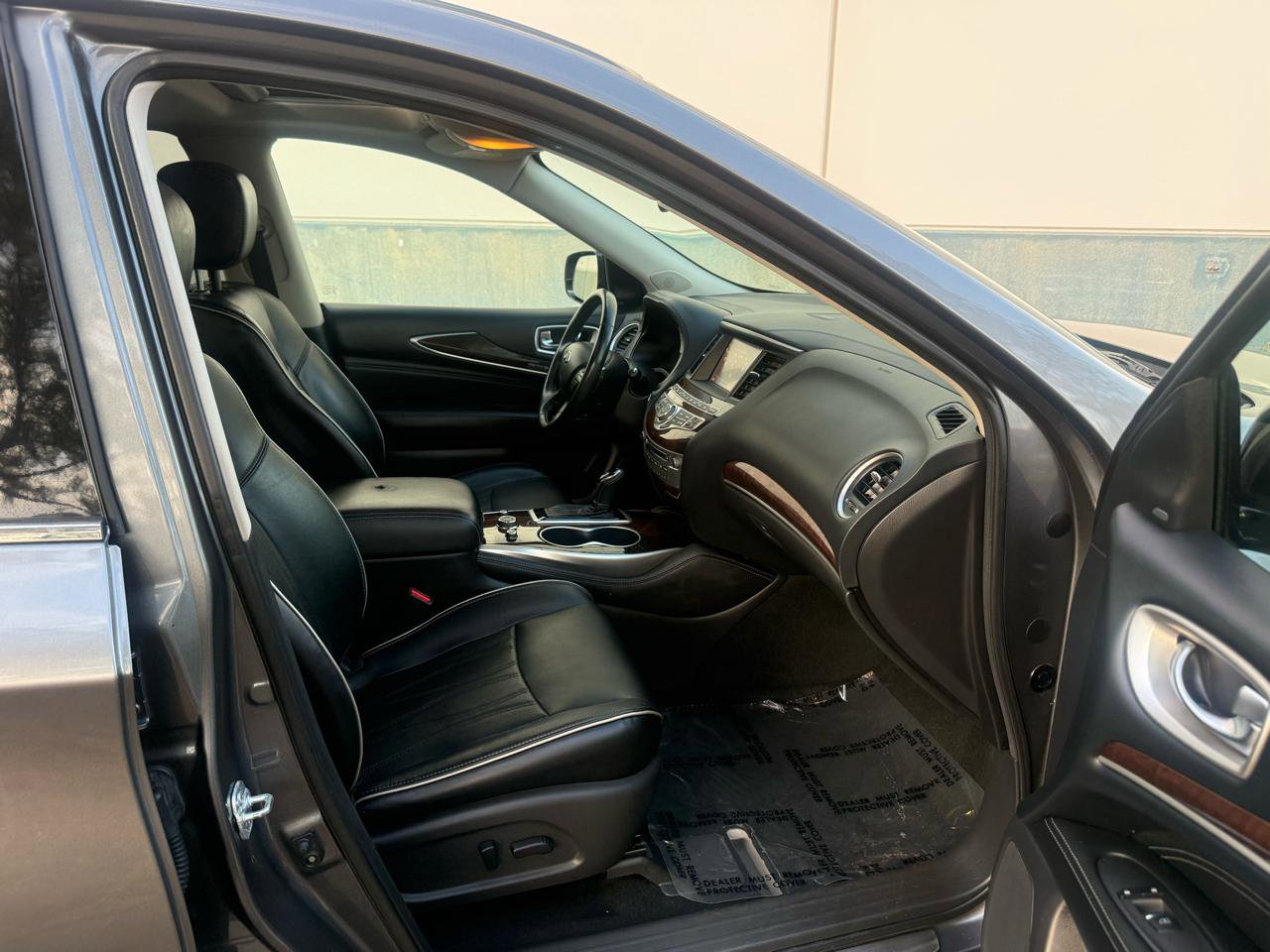 Used 2017 INFINITI QX60 Luxe w/ Deluxe Technology Package image 18