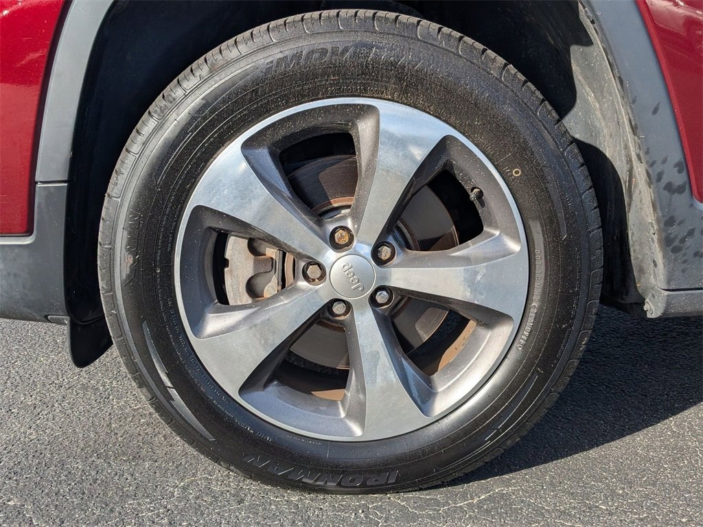 Used 2019 Jeep Cherokee Limited image 21