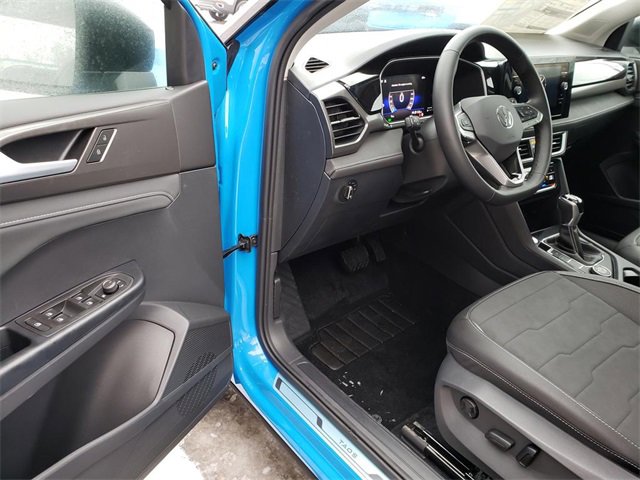 New 2025 Volkswagen Taos SE image 6