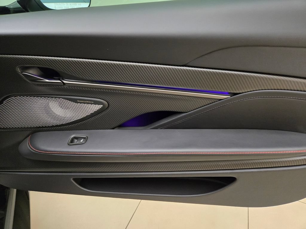 Used 2025 Aston Martin Vanquish RWD image 25