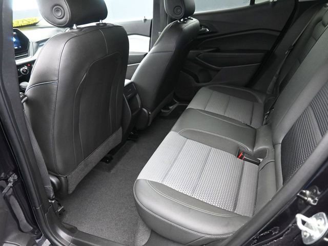 Used 2025 Chevrolet Trax LT image 17