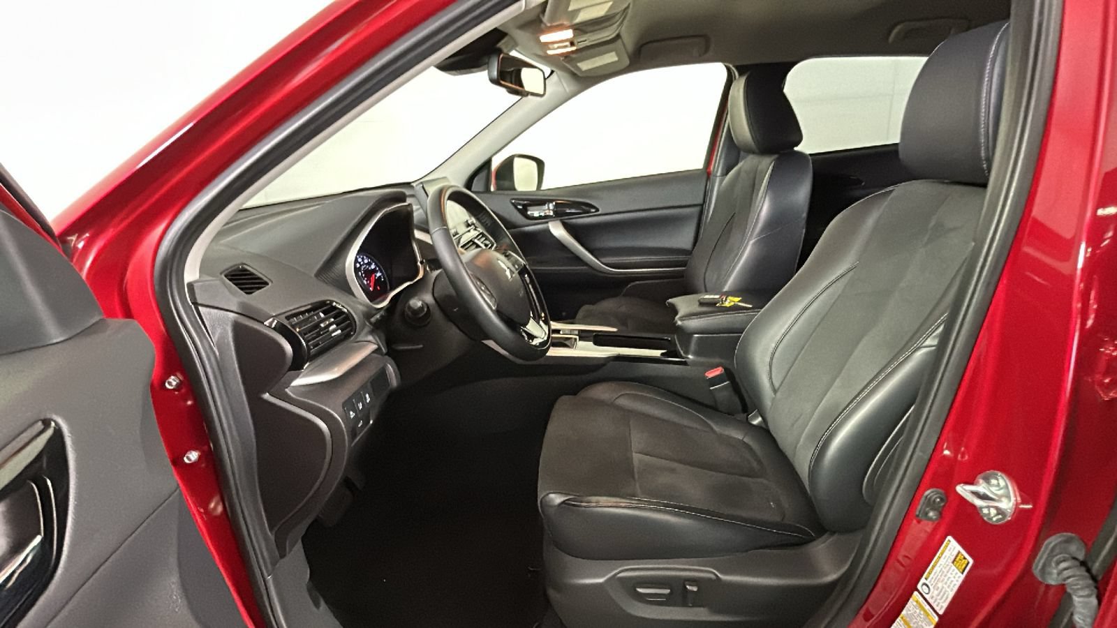 Used 2025 Mitsubishi Eclipse Cross AWD image 11