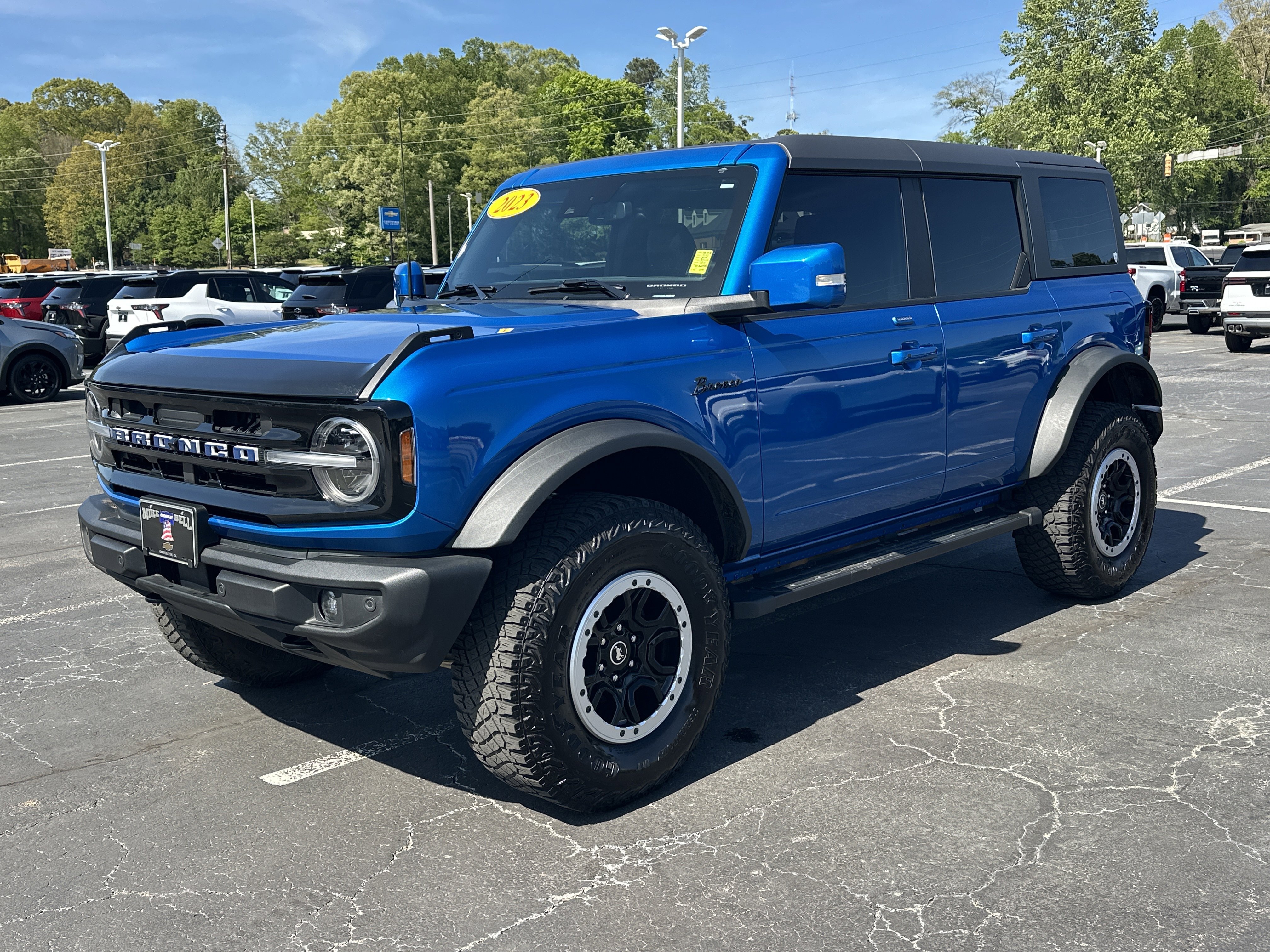 Used 2023 Ford Bronco Outer Banks w/ Sasquatch Package image 2