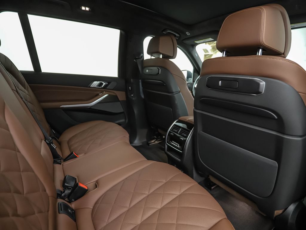 Used 2024 BMW X7 xDrive40i AWD/4WD image 32