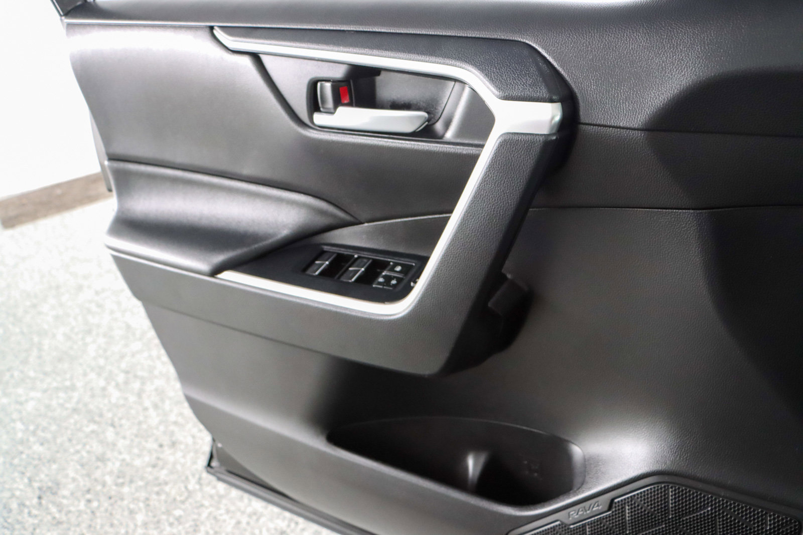 Used 2022 Toyota RAV4 XLE image 21