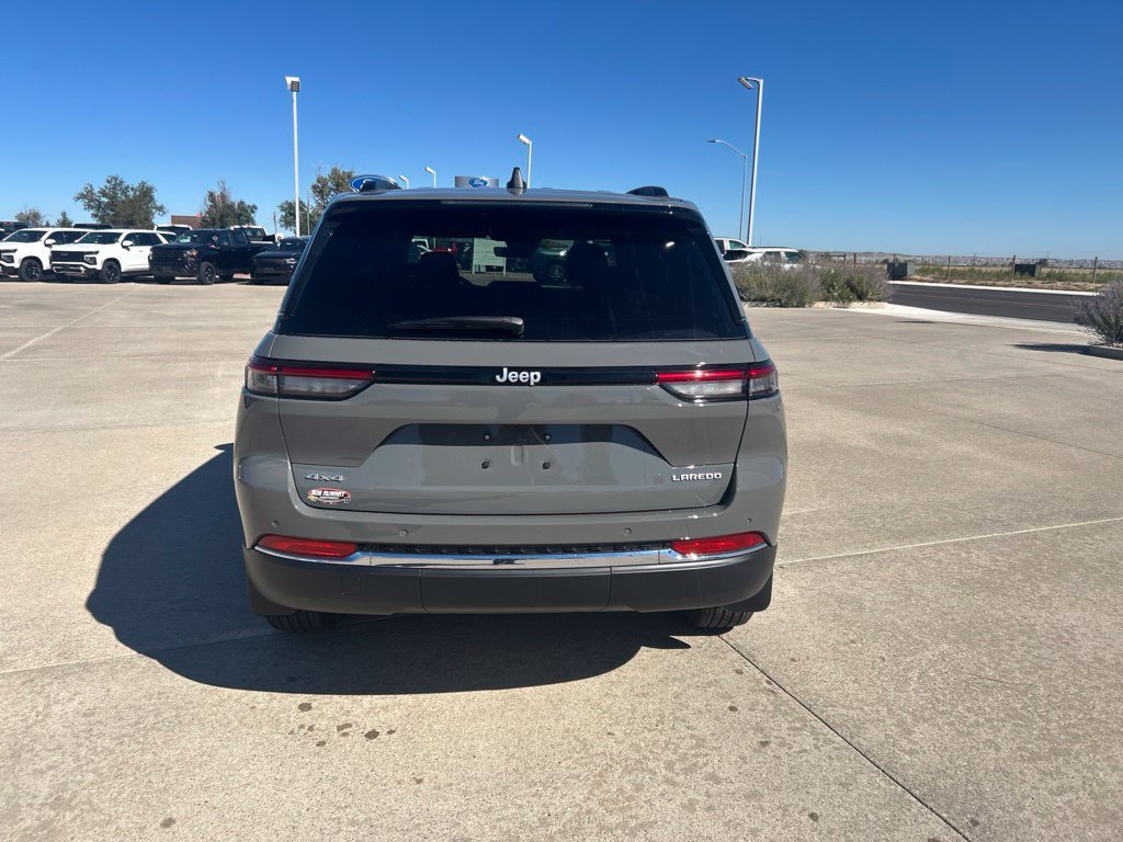 New 2027 Jeep Grand Cherokee Laredo X AWD/4WD image 4