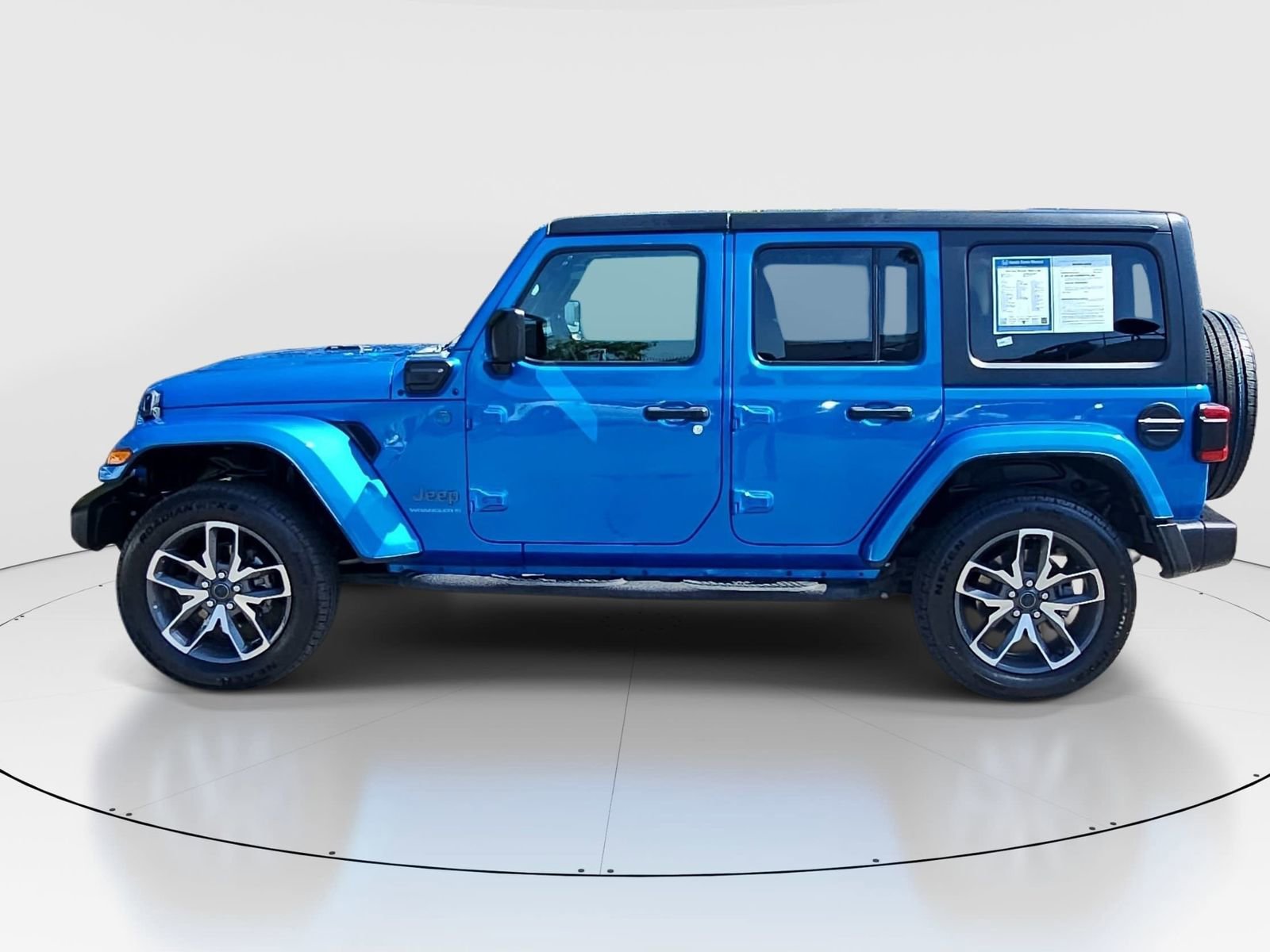 Used 2024 Jeep Wrangler Unlimited w/ Convenience Group AWD/4WD image 8