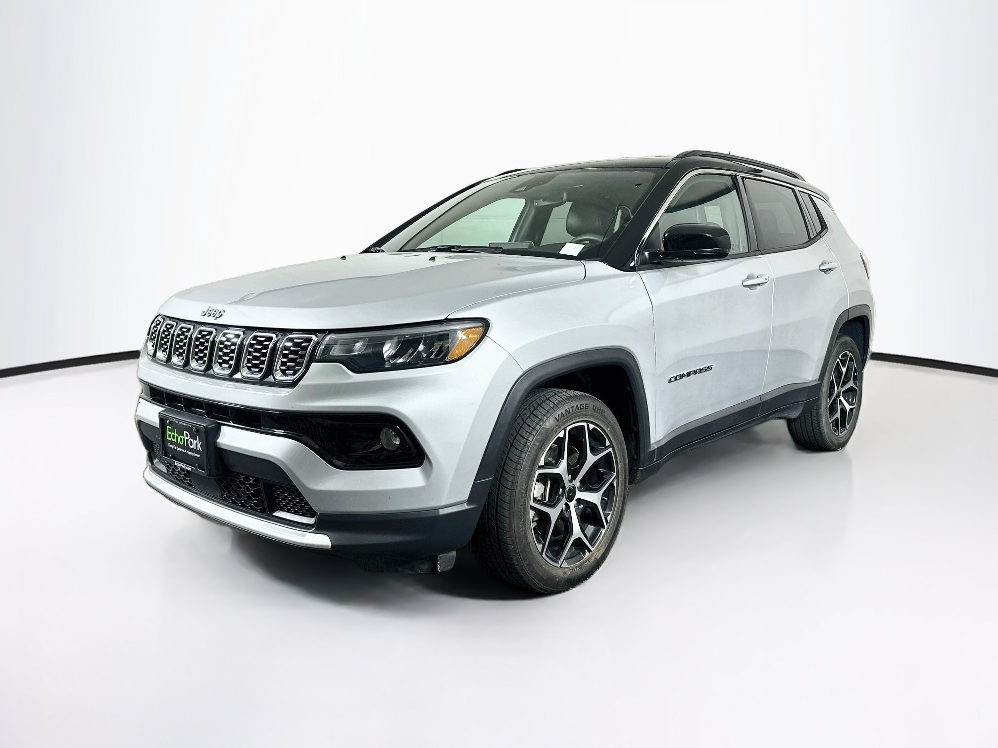 Used 2025 Jeep Compass Limited AWD/4WD image 3