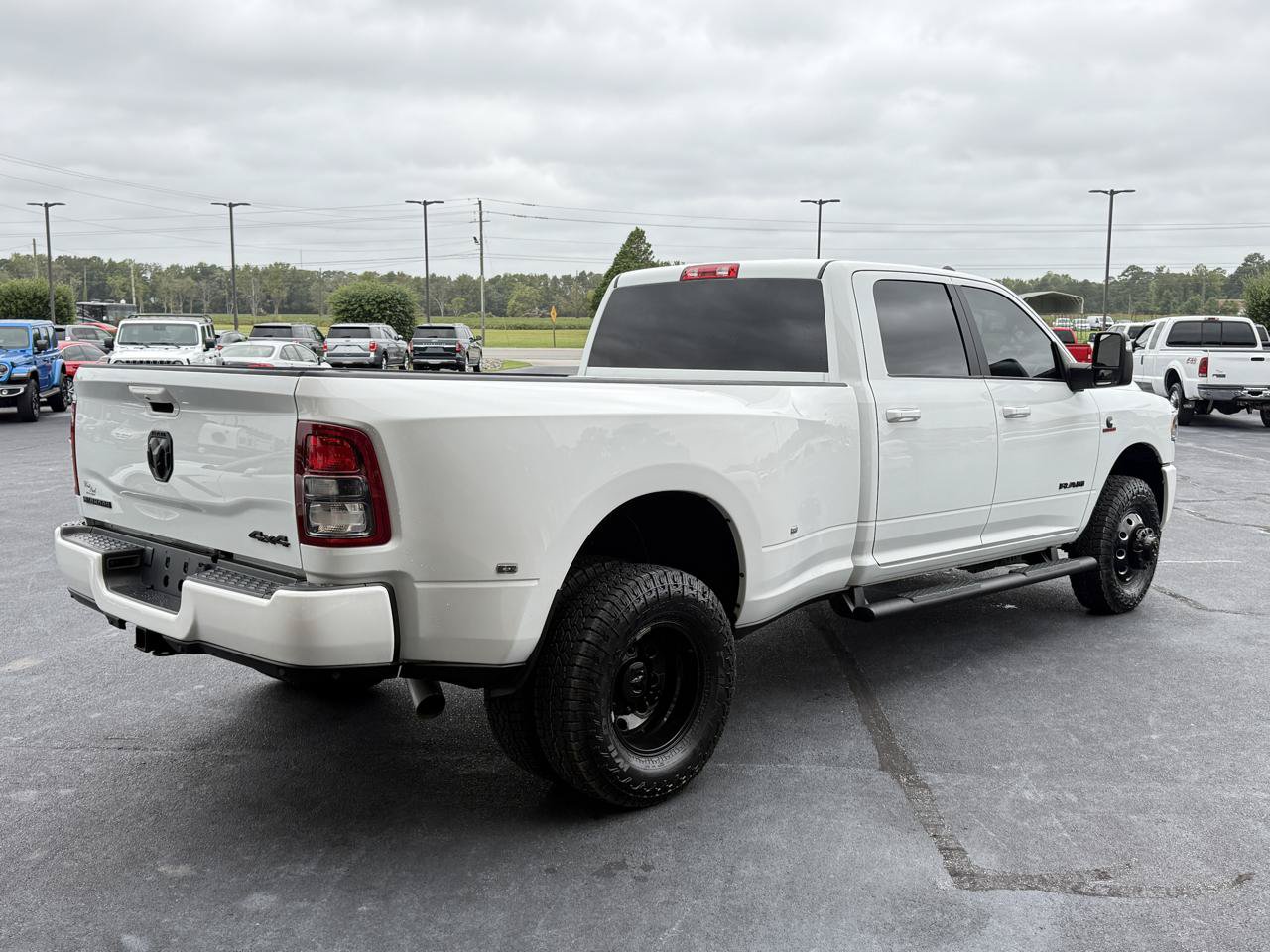 Used 2024 RAM 3500 Big Horn w/ Night Edition AWD/4WD image 5
