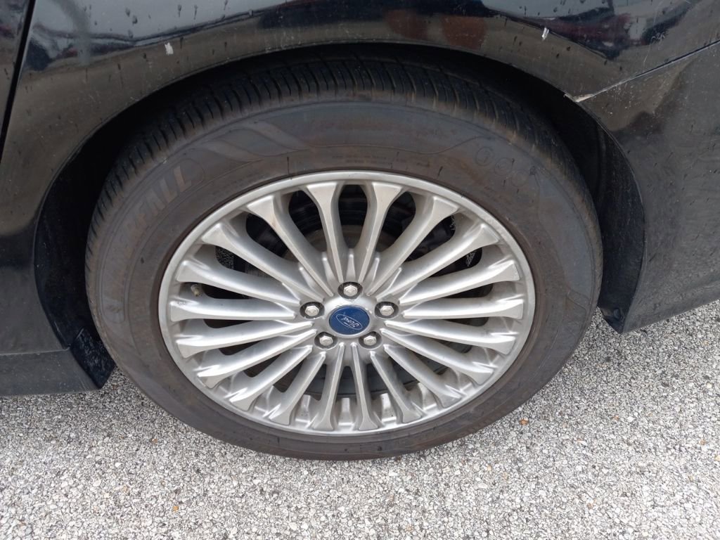 Used 2020 Ford Fusion SE image 12