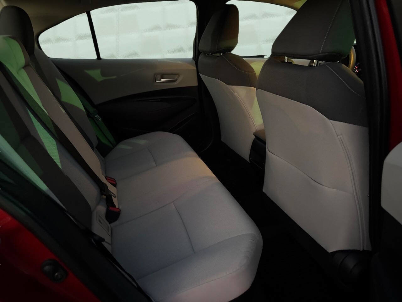 Used 2021 Toyota Corolla LE FWD image 18