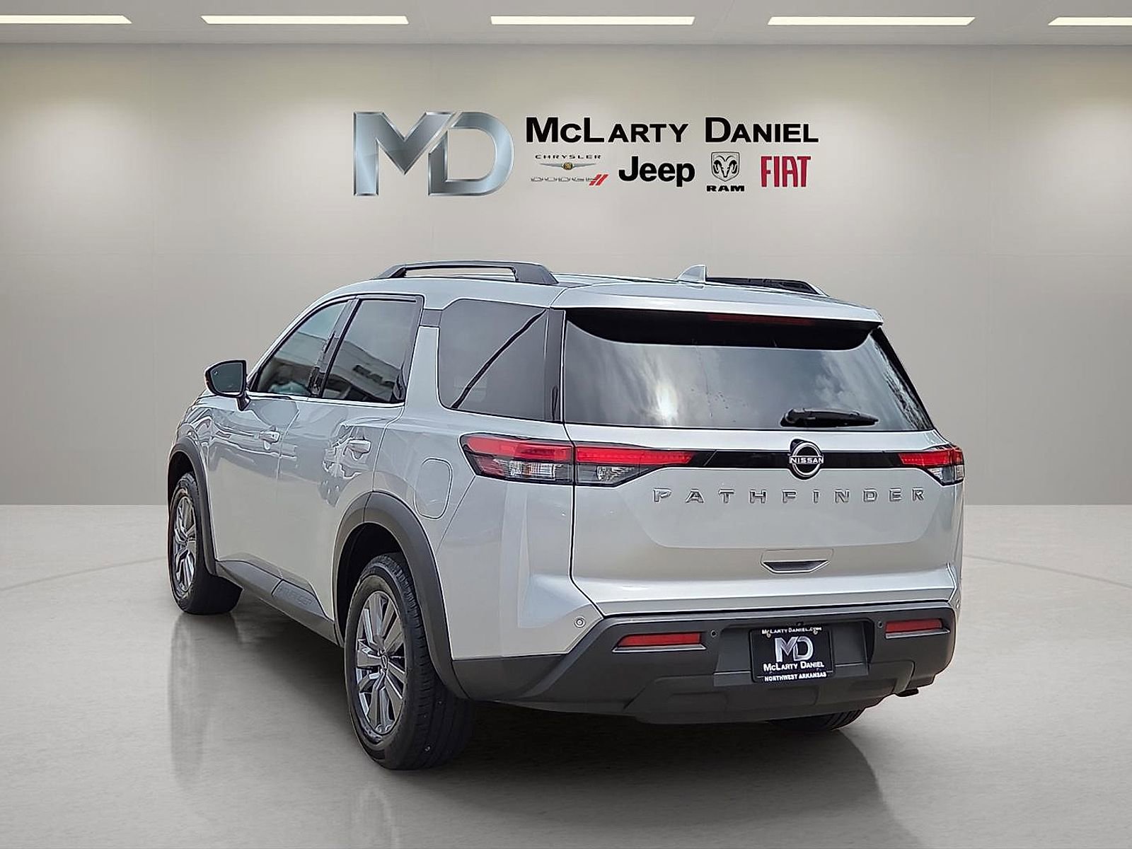 Used 2025 Nissan Pathfinder SV FWD image 4